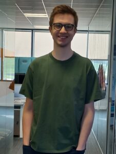 To show a picture of Tom