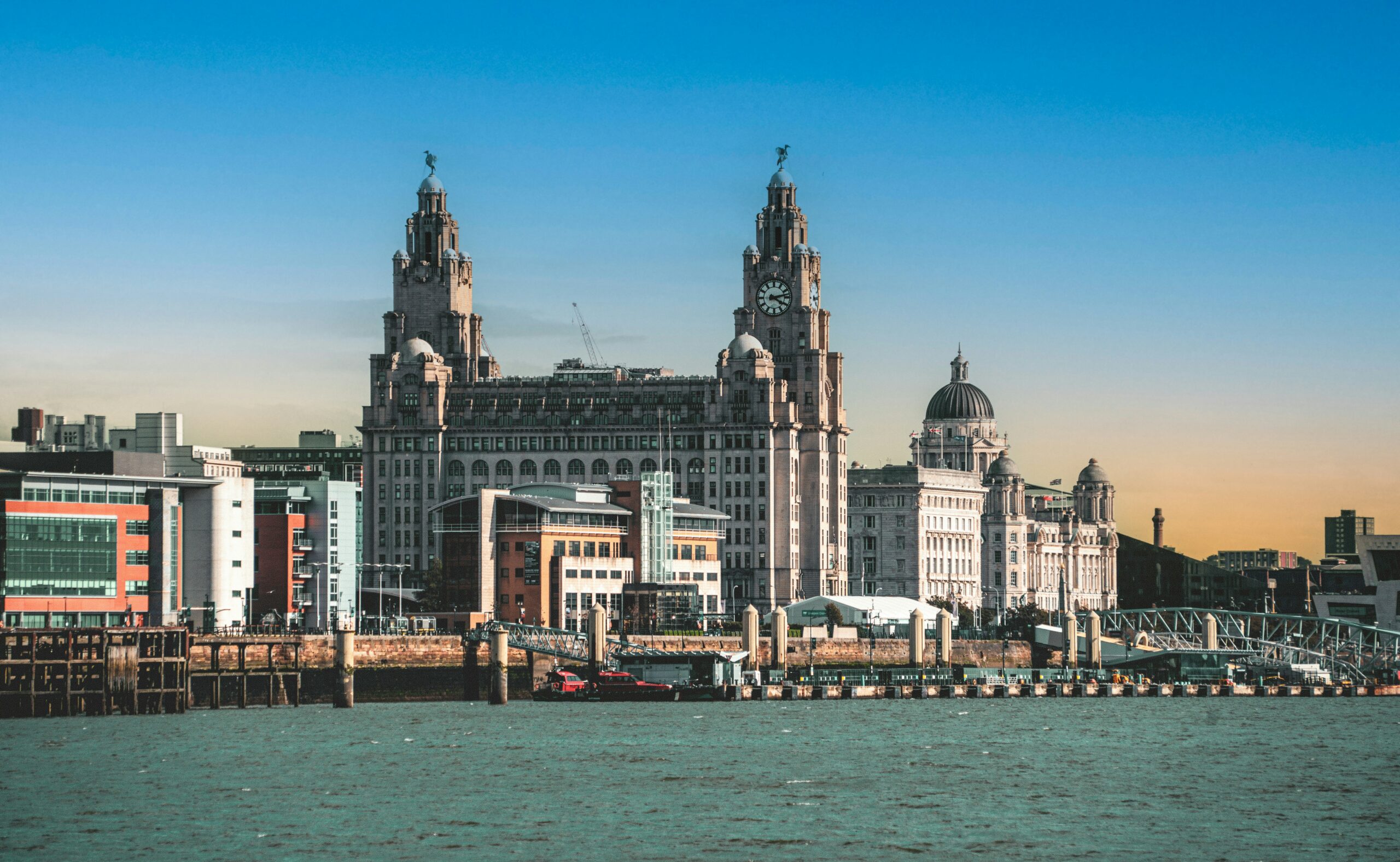 To show an image of Liverpool City